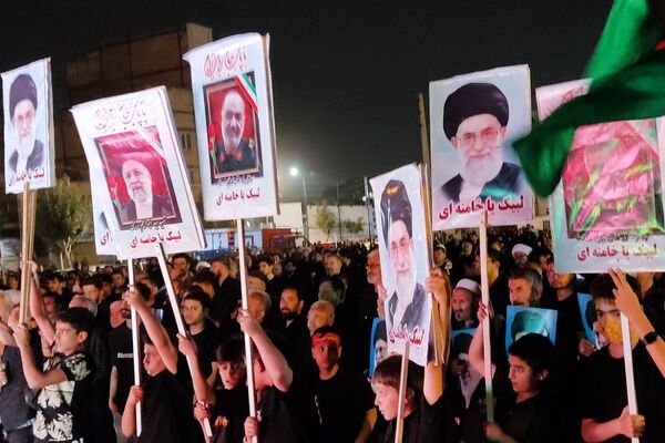 "عهد خون"، تجمع بزرگ مردمی و هیئت‌های مذهبی باقرشهر و کهریزک در حمایت از ولی امر مسلمین جهان 