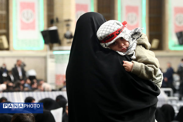 دیدار اقشار مردم با رهبر انقلاب به مناسبت چهل‌وهفتمین سالگرد پیروزی انقلاب اسلامی