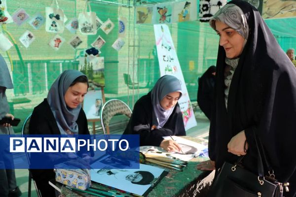 مراسم جشن ملی عاطفه‌ها در دبیرستان دخترانه شهید دکتر پاکنژاد یزد 