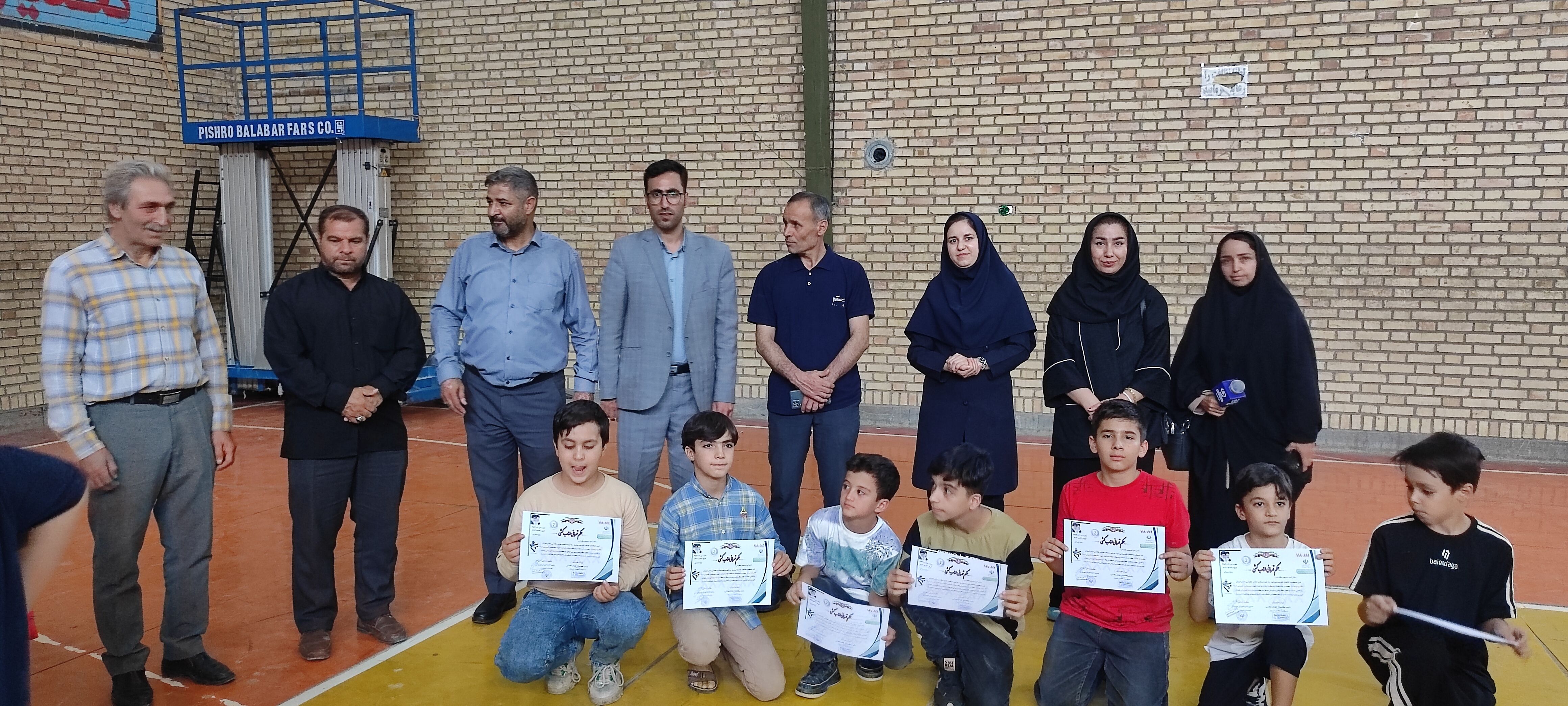 برگزاری مسابقات طناب‌کشی در پایگاه شهید مصطفی خمینی شیروان