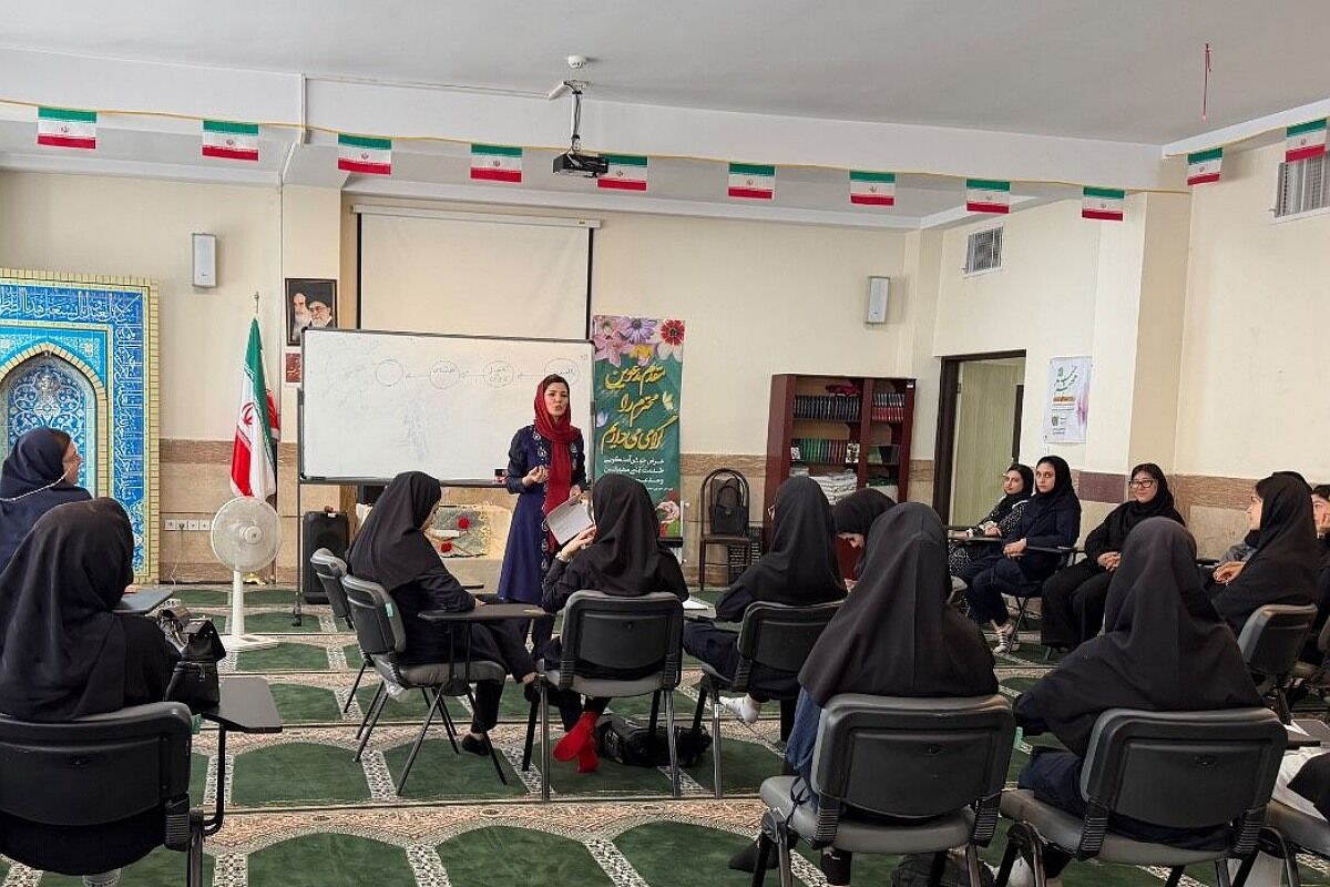 کارگاه «امیدبخشی» ویژه هنرجویان رشته‌های طراحی و دوخت برگزار شد
