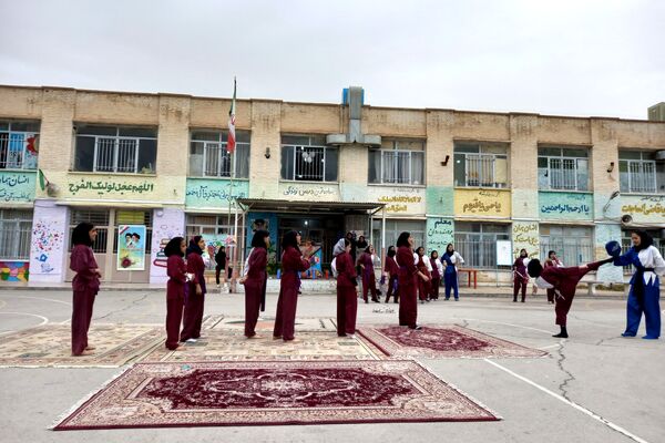 المپیاد ورزشی درون مدرسه‌ای در دبیرستان شاهد فیض ناحیه ۳ شیراز