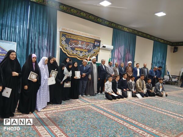 تجلیل از نخبگان قرآنی و نمایشگاه میثاق با شهدا در حاشیه نماز جمعه خداآفرین