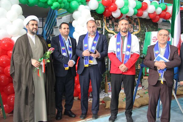 هم‌سرایی هزار نفری دانش‌آموزان یاور انقلاب در اسلامشهر