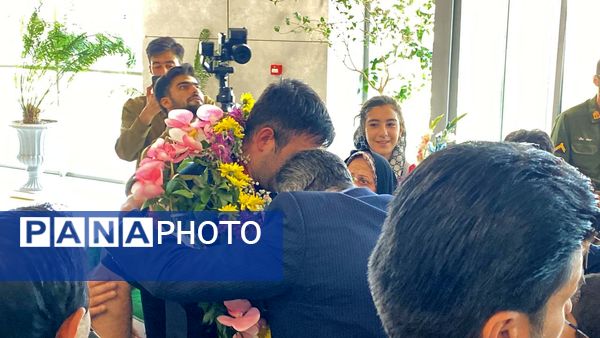 بازگشت میثم حاج بابایی قهرمان پارالمپیک به سرزمین مادری