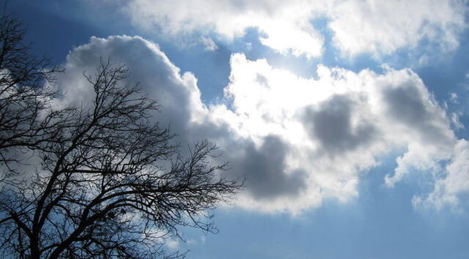 آسمانی ابری و بادی در انتظار تهران