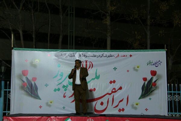 نورافشانی و گلبانگ الله اکبر در یزد، جلوه‌ای از جشن سالگرد پیروزی انقلاب
