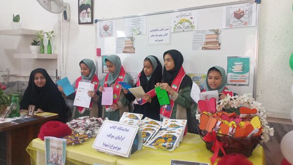 مراسم روز کتاب و کتابخوانی و افتتاح کتابخانه در دبستان شاهد تحقیقی ناحیه ۶