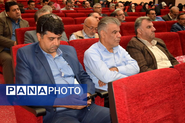 نشست توانمندسازی مدیران منطقه ۱۴ با محوریت مدیریت مدرسه‌محور و تحول آموزشی