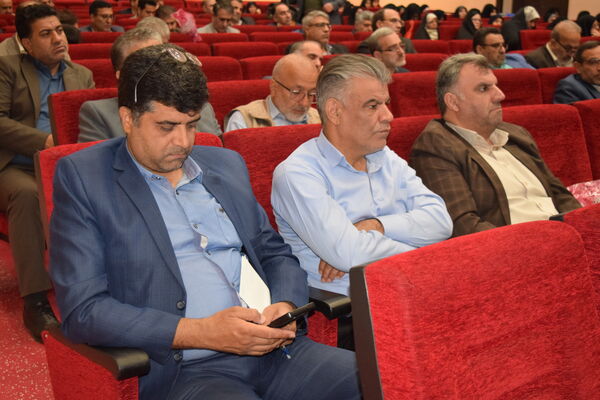 نشست توانمندسازی مدیران منطقه ۱۴ با محوریت مدیریت مدرسه‌محور و تحول آموزشی