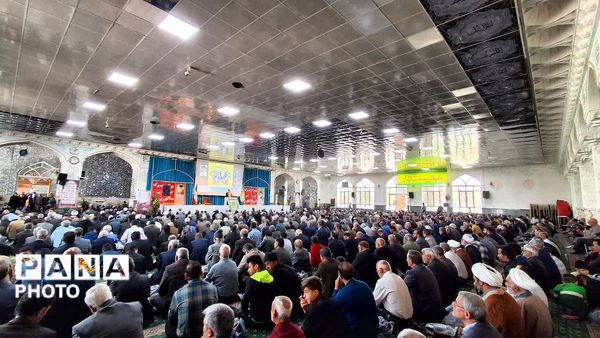 نماز جمعه ای با عطر رمضان در کاشمر 