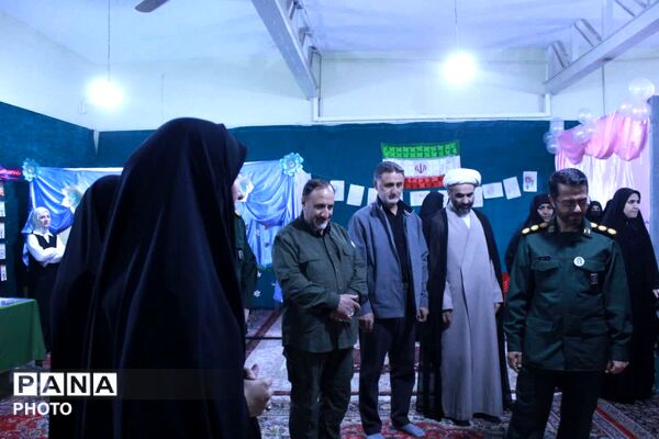  رنگین‌کمانِ ذهن در میدانِ مشقِ مبارزه شهر لالجین 