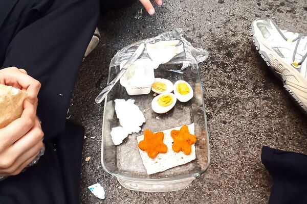 صبحانه سالم به‌مناسبت هفته بهداشت‌روان در دبیرستان شاهد‌ ندای‌فاطمه(س) ناحیه 2 شهرری 