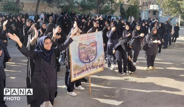 شور و شوق دانش‌ آموزان فرهنگیان در آغاز سال تحصیلی در خرم آباد