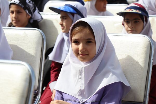 آیین گرامیداشت مقام معلم و به صدا درآوردن زنگ سپاس معلم در مدرسه شهید مرادی و شهید کلانتری پاکدشت