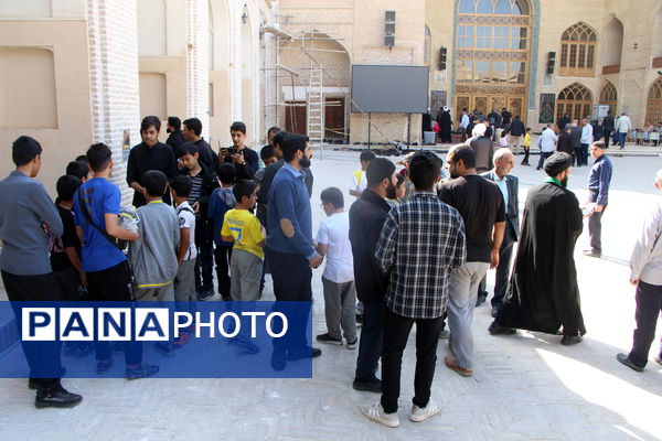 میز کتاب (فرمانده سری) در نماز جمعه شهر یزد