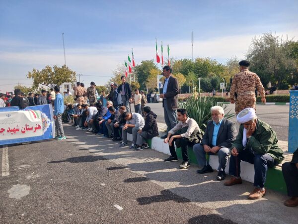 راهپیمایی روز 13 آبان در کوچه‌های شهر رضویه