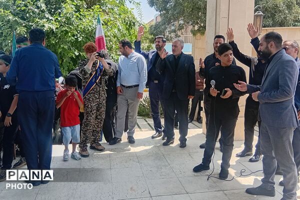 حضور دانش‌آموزان و فرهنگیان ناحیه دو شهرری در مراسم اربعین حسینی اداره کل آموزش و پرورش 