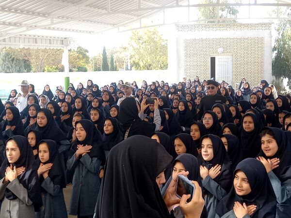 گرامیداشت هفته نیروی انتظامی در دبستان فرهنگ فرازمند