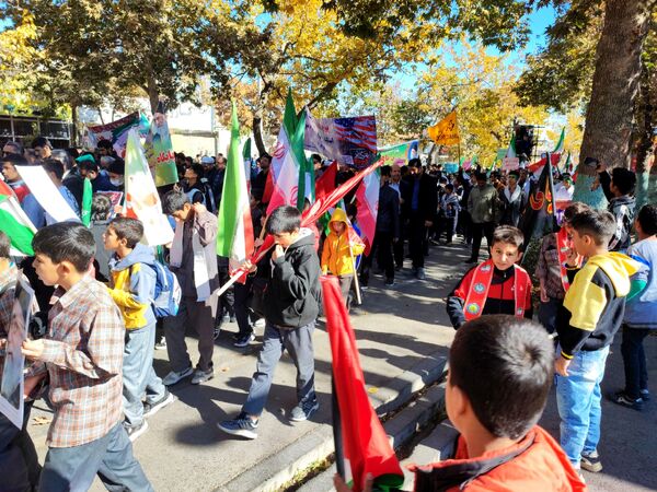 طنین شعارهای ضد استکباری در شاندیز