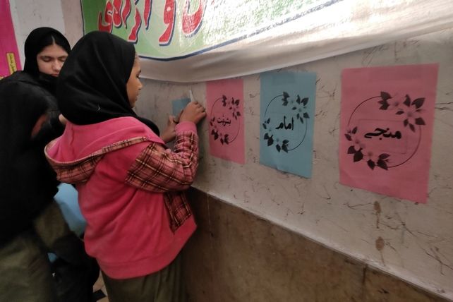 جشن و مولودی خوانی برای میلاد عدل گستر در آموزشگاه صنف پوشاک دو