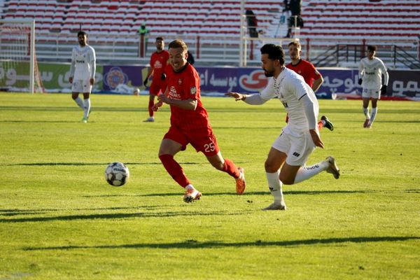 بازی تراکتور و ملوان در تبریز