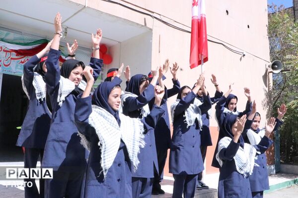 مراسم هفته دفاع مقدس با شروع سال تحصیلی جدید در بهارستان‌دو