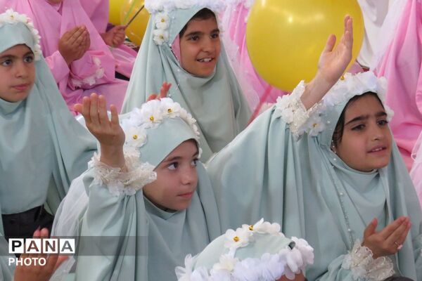 آغاز مسیر نور؛ قاب‌هایی از جشن تکلیف دختران شهرستان بن