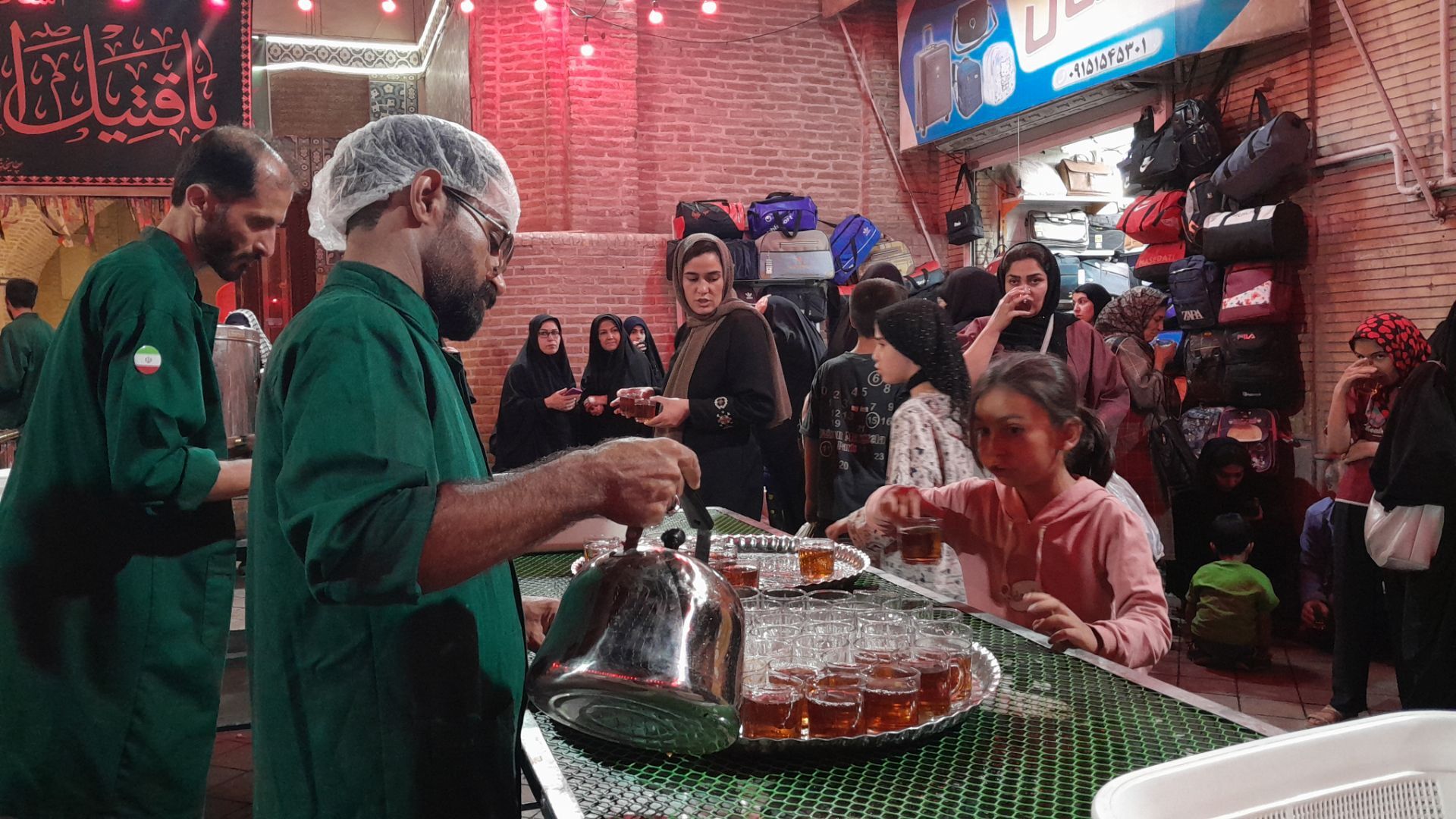 ۱٤۳ شبِ بی‌وقفه؛ وقتی چایخانه حضرت زهرا (س) میزبان دل‌های بی‌قرار شد
