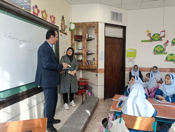 بازدید و ارزیابی مسئولان آموزش پرورش از دبستان زنده  یاد امینی پور