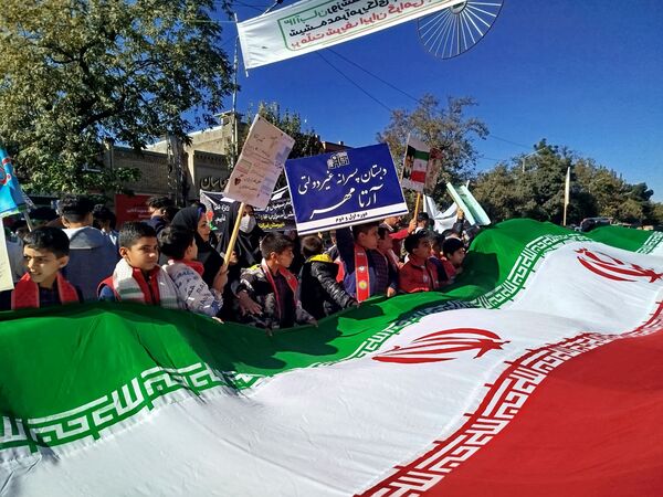 راهپیمایی 13 آبان با حضور حداکثری دانش آموزان در شهرستان نیشابور 