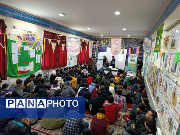 کارگاه آموزشی پیشگیری از آسیب‌های فضای مجازی در دبیرستان رجایی