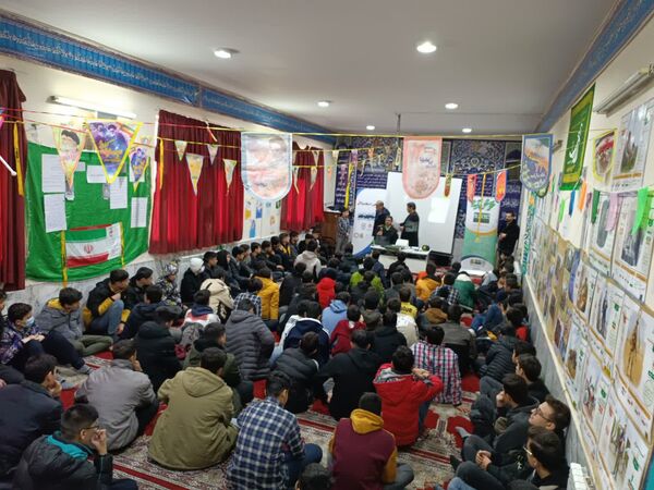 کارگاه آموزشی پیشگیری از آسیب‌های فضای مجازی در دبیرستان رجایی