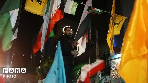 در سپیدای تاریکی ، مردم فریاد روشنی زدند