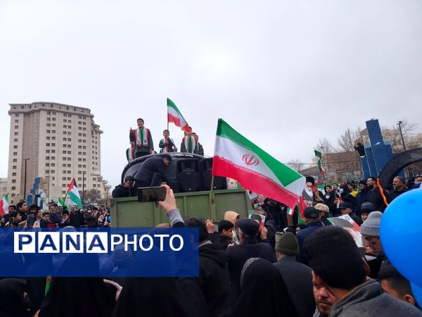 تولد ۴۷ساله‌گی انقلاب ایران در خیابان پانزده خرداد