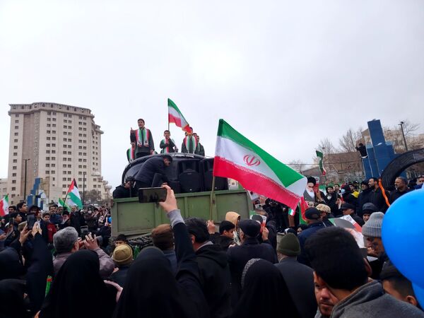 تولد ۴۷ساله‌گی انقلاب ایران در خیابان پانزده خرداد