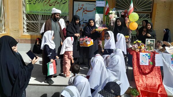 جشن باشکوه آغاز سال تحصیلی در مدرسه انقلاب حیدرخانی