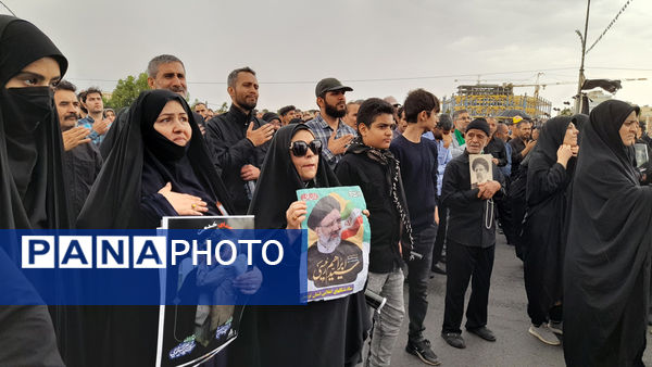 مراسم بزرگداشت شهدای خدمت با حضور نوجوانان انقلابی