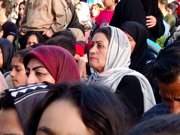 قدم هایی به عشق معلمان