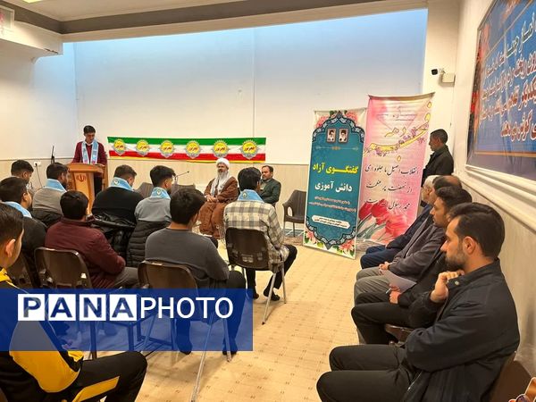 دیدار نمایندگان تشکل‌های دانش‌آموزی مدارس پسرانه مقطع متوسطه دوم کاشمر با امام جمعه