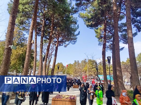 معاونان پرورشی شهرستان نیشابور از مقبره خیام بازدید کردند 