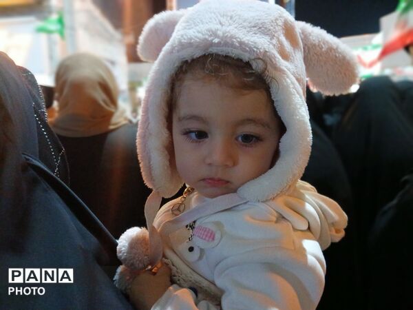 فرهنگیان و دانش آموزان گلستان همچنان پای میدان