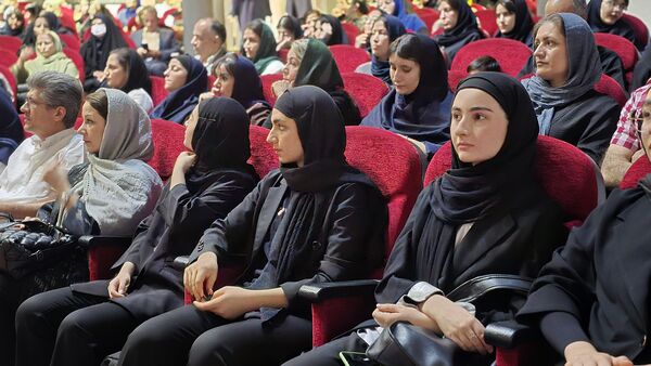 تقدیر و تجلیل از ستارگان درخشان هنرستان هنرهای زیبای اصفهان
