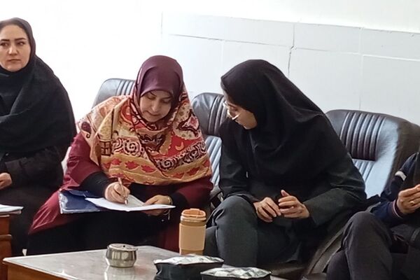 نشست کتابخوان مدرسه‌ای در دبیرستان دخترانه جوادالائمه بهارستان‌دو