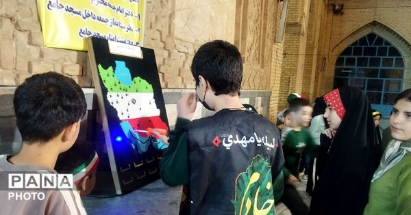 غرفه دهه نودی ها در هشتاد و هشتمین شب از اجتماعات مردمی 