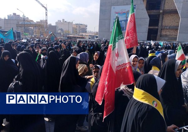 راهپیمایی ۱۳ آبان در میدان شهدا مشهد
