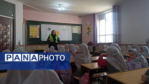 آموزش پدافند غیرعامل در دبستان نیایش