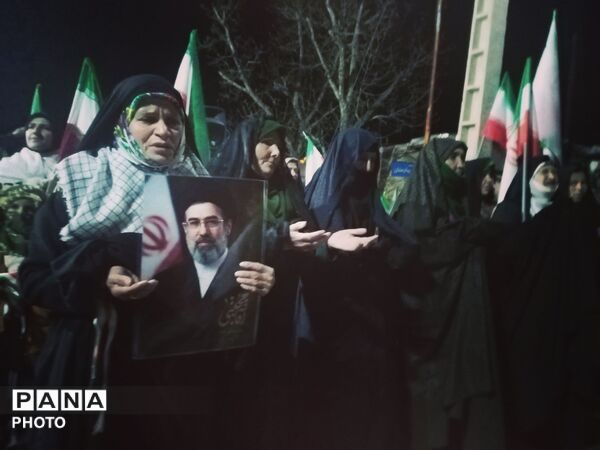 تجمع شبانه مردم ولایت مدار وانقلابی در حسینیه شهدای شهر بار