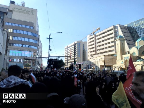 مشهد سیاه‌پوش شد؛ وداع پرشور مردم با رهبر