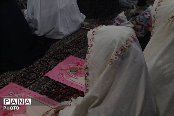 دانش‌آموزان بهارستان؛ جلوه‌گر پیوند مدرسه با معنویت در نماز جمعه
